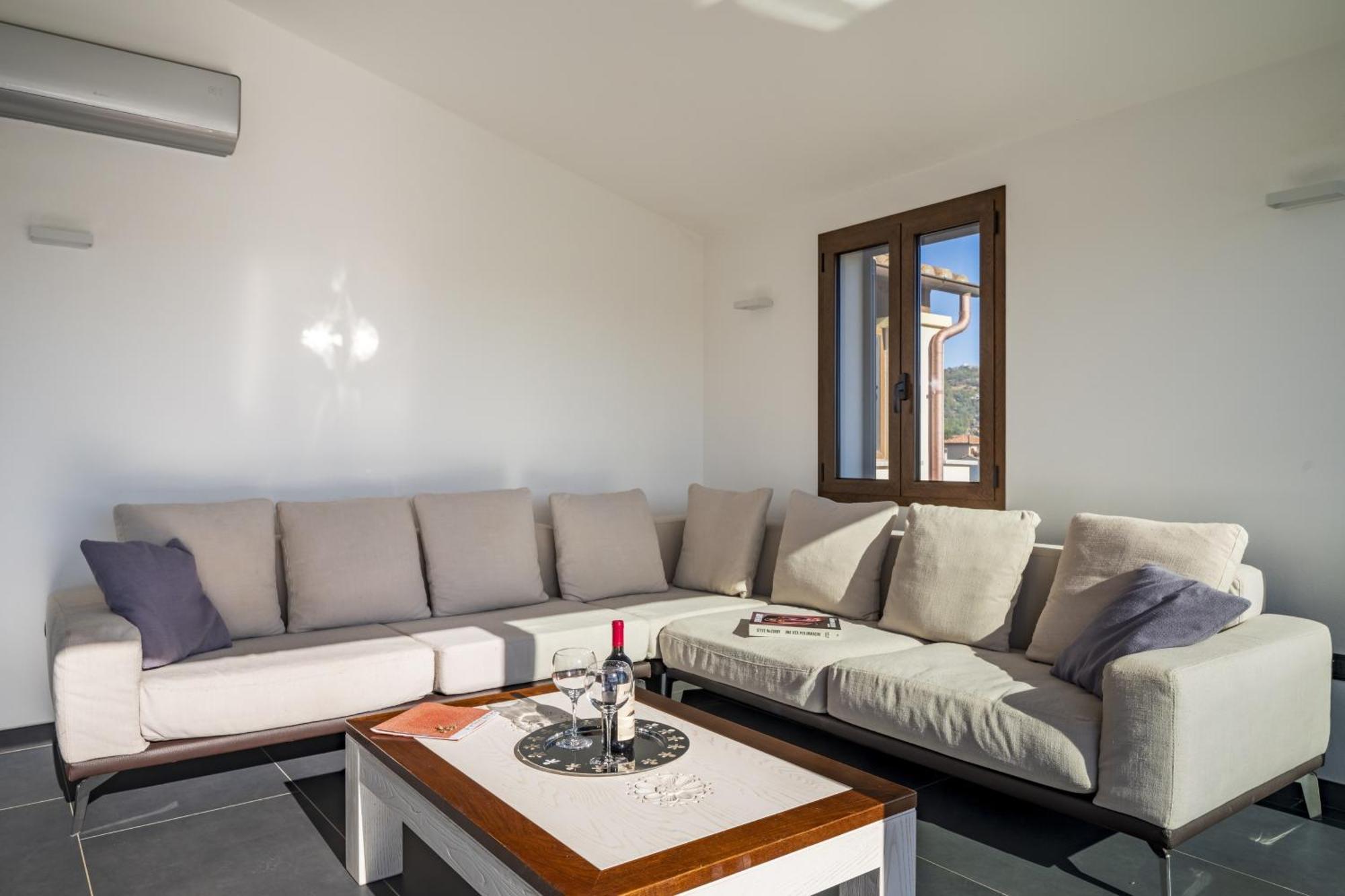 Lighthouse Holiday Home 아르바탁스 외부 사진
